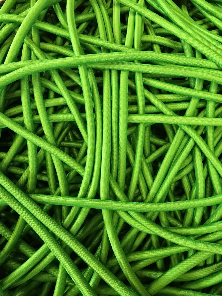 Grünes Gummiseil als elastische Meterware für Befestigungen, Industrie und technische Anwendungen