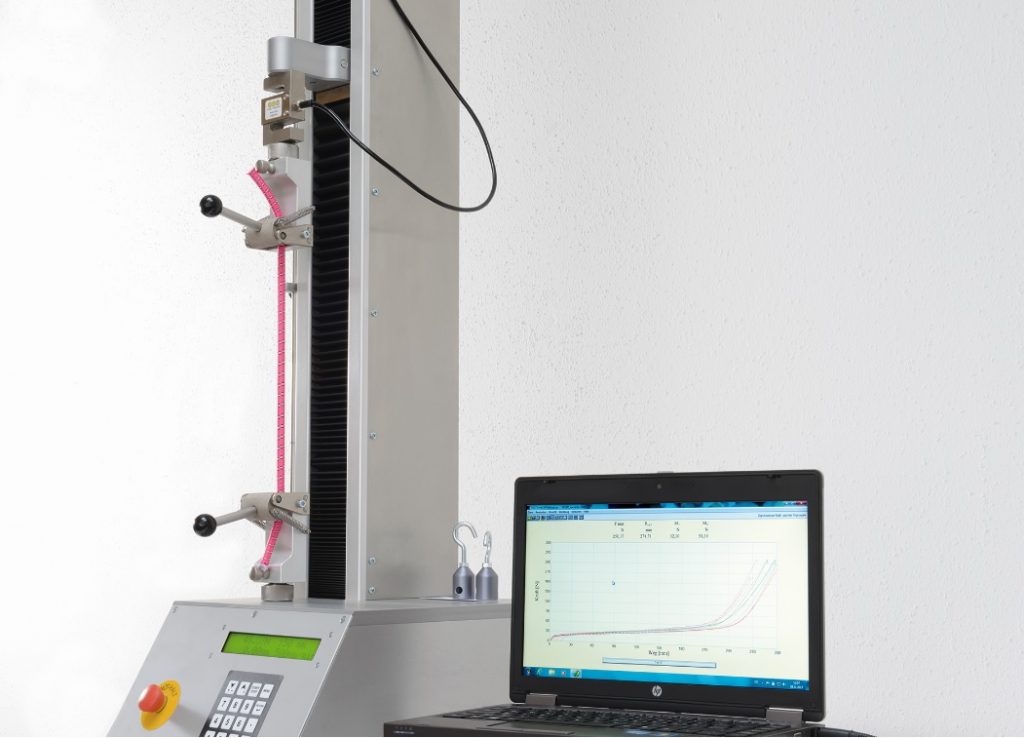 Zugprüfmaschine mit digitaler Messanzeige zur Material- und Belastungsprüfung in der Industrie